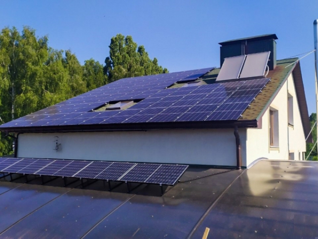 Крышная солнечная электростанция мощностью 15 кВт под зеленый тариф в г. Чернигов (с 3D моделью)