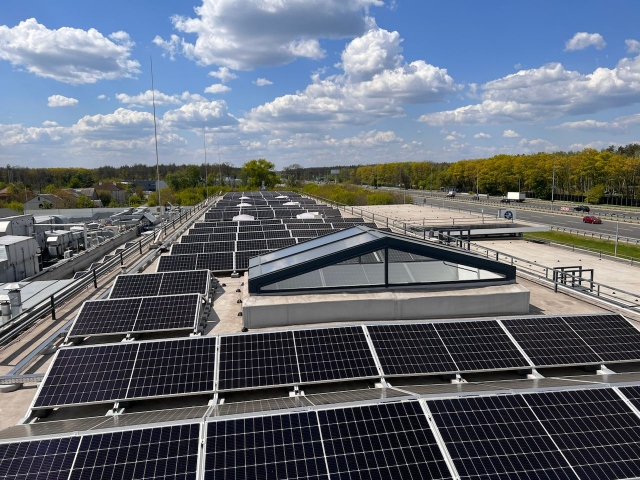 Сонячна електростанція для власного споживання на автосалоні АВТ БАВАРІЯ потужністю 220 кВт