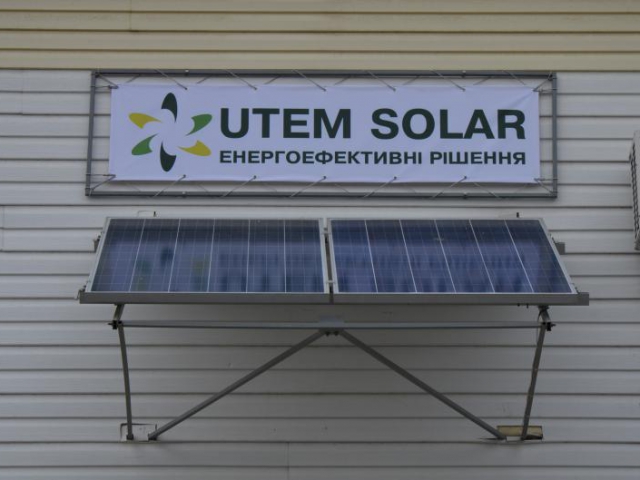 Мікроінверторная мережева установка для тестування продуктивності сонячних батарей.