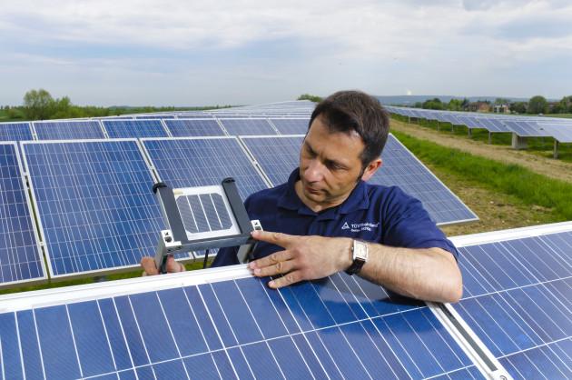 Як вигідніше купити недорогі сонячні батареї? Три способи для економії.