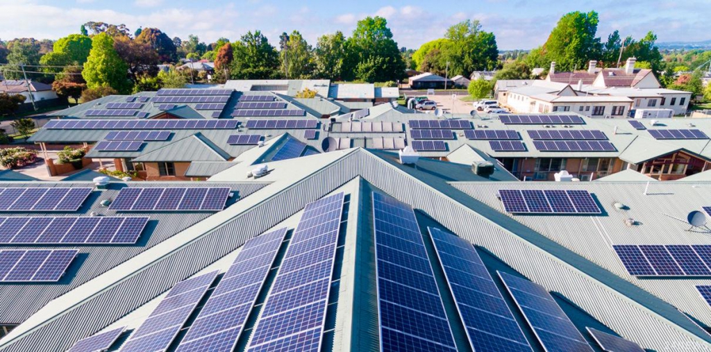 Установка солнечной электростанции высокой мощности в Кембридже.