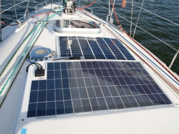 Солнечные панели – безшумное решение для яхтинга.